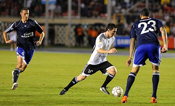  意甲全明星慈善赛 众星云集助力公益  