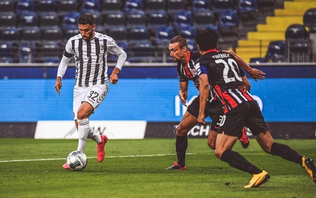  弗赖堡中场组织行云流水，控球优势转化为胜势