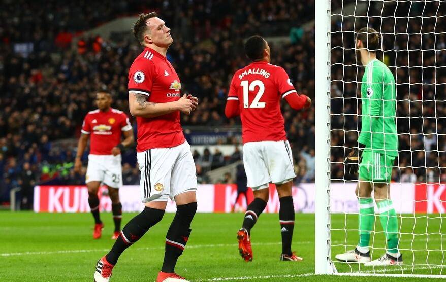  曼联锋线集体哑火，主场憾平中游球队暴露短板